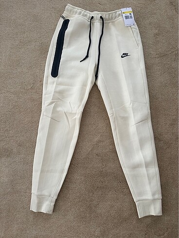 Nike Tech Fleece S beden Krem Yeni Sezon