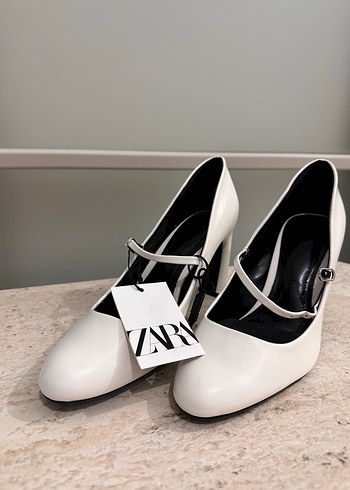 Beyaz Tokalı Blok Topuklu Stiletto - Görsel 2