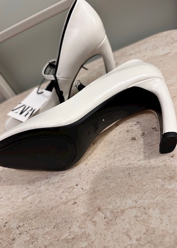 Beyaz Tokalı Blok Topuklu Stiletto - Görsel 5