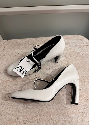 Beyaz Tokalı Blok Topuklu Stiletto - Görsel 4