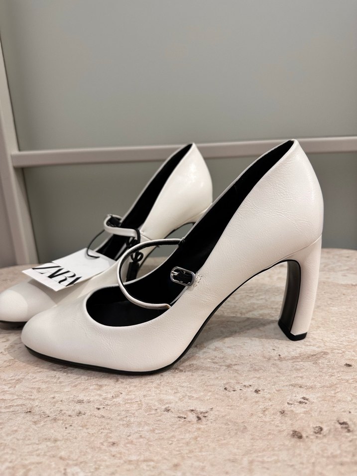 Beyaz Tokalı Blok Topuklu Stiletto - Görsel 3