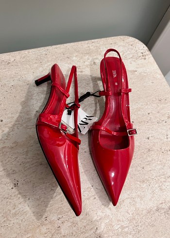 Kırmızı Tokalı Stiletto Kadın Ayakkabı - Görsel 4