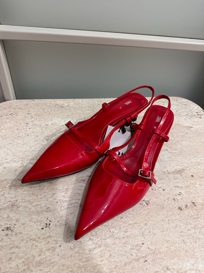 Kırmızı Tokalı Stiletto Kadın Ayakkabı - Görsel 3