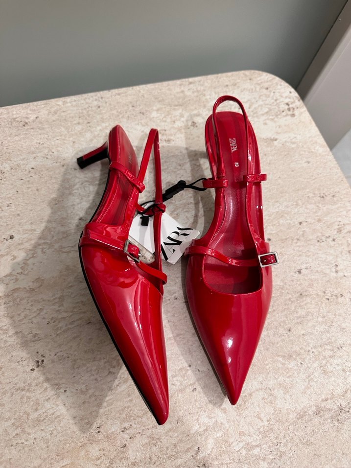 Kırmızı Tokalı Stiletto Kadın Ayakkabı - Görsel 4