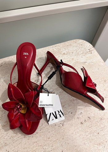 Kırmızı Çiçek Detaylı Yüksek Topuklu Stiletto - Görsel 3