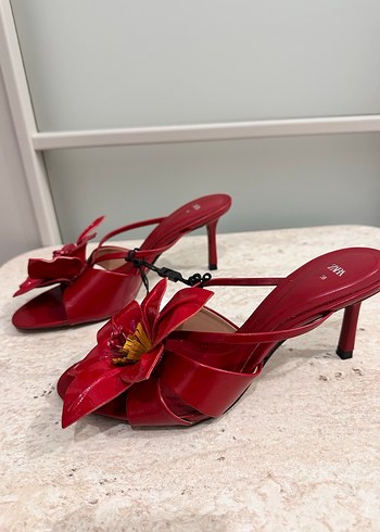 Kırmızı Çiçek Detaylı Yüksek Topuklu Stiletto - Görsel 5