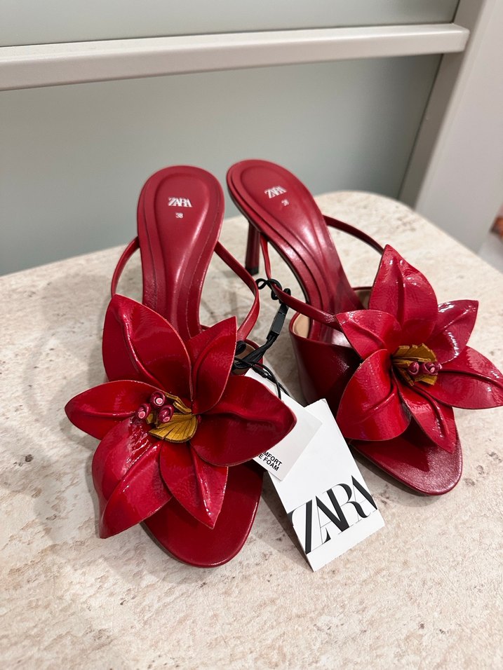 Kırmızı Çiçek Detaylı Yüksek Topuklu Stiletto - Görsel 2