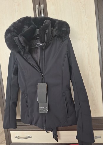 Siyah Kürklü Kadın Kışlık Mont - Görsel 4