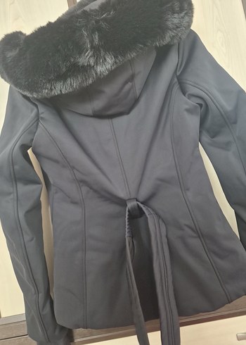 Siyah Kürklü Kadın Kışlık Mont - Görsel 9