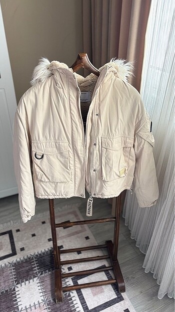 Bershka Mont