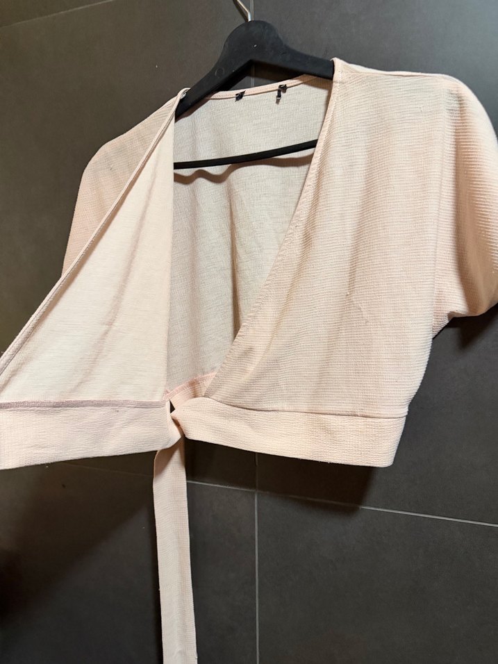 Kruvaze bağlama detaylı pudra pembe üst - Görsel 2