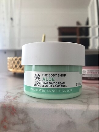 The body shop aloe soothing day cream