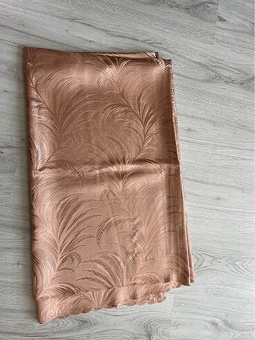 Diğer Bakır renginde masa örtüsü
