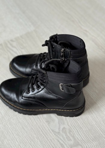 Siyah Deri Tokalı Goth Stiletto Bot
