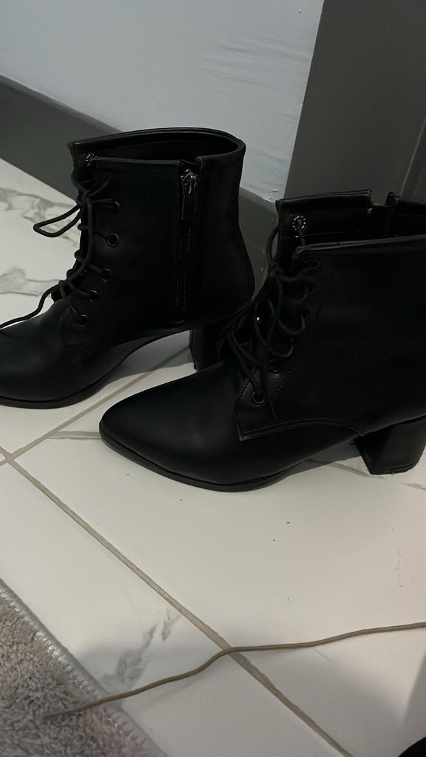 Siyah Deri Bağcıklı Gotik Topuklu Kadın Bot - Görsel 3