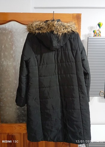 LCW Siyah Uzun Kadın Kışlık Mont Kürklü Kapüşonlu - Görsel 3