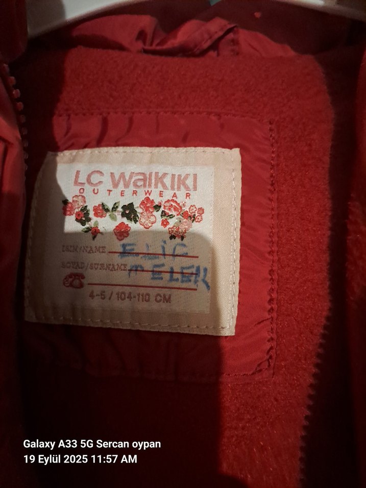 Kırmızı Kapüşonlu Çocuk Mont - Görsel 3