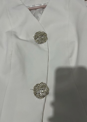 Beyaz V Yaka Düğmeli Kadın Yelek ve ispanyol paça pantolon takım - Görsel 3