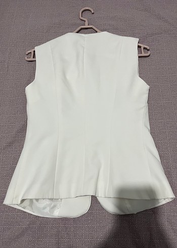 Beyaz V Yaka Düğmeli Kadın Yelek ve ispanyol paça pantolon takım - Görsel 5