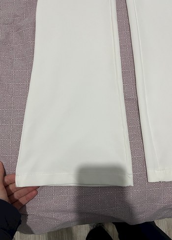 Beyaz V Yaka Düğmeli Kadın Yelek ve ispanyol paça pantolon takım - Görsel 8