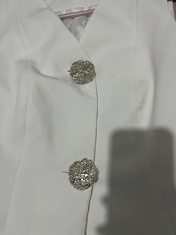 Beyaz V Yaka Düğmeli Kadın Yelek ve ispanyol paça pantolon takım - Görsel 3