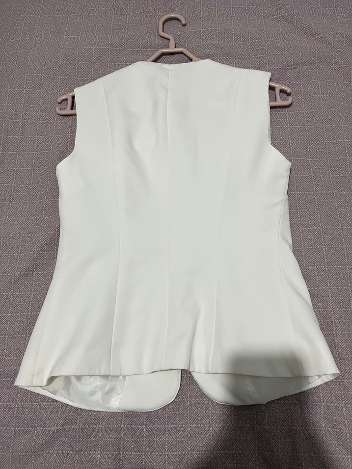 Beyaz V Yaka Düğmeli Kadın Yelek ve ispanyol paça pantolon takım - Görsel 5