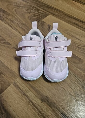 25 Beden Nike Spor Ayakkabı