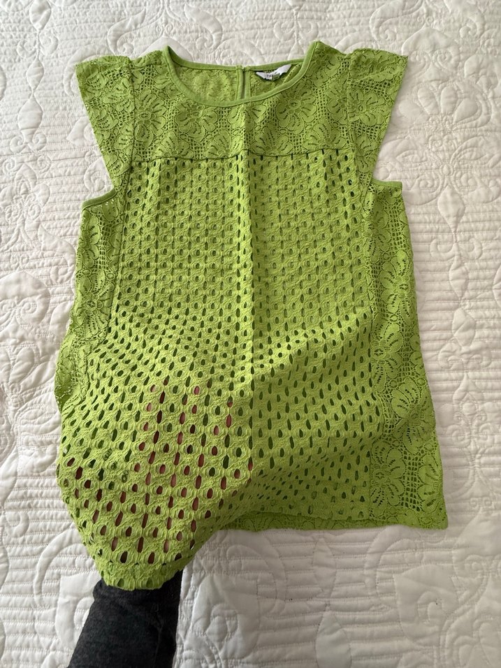 Yeşil Dantelli Nakışlı Kolsuz Bluz - Görsel 2