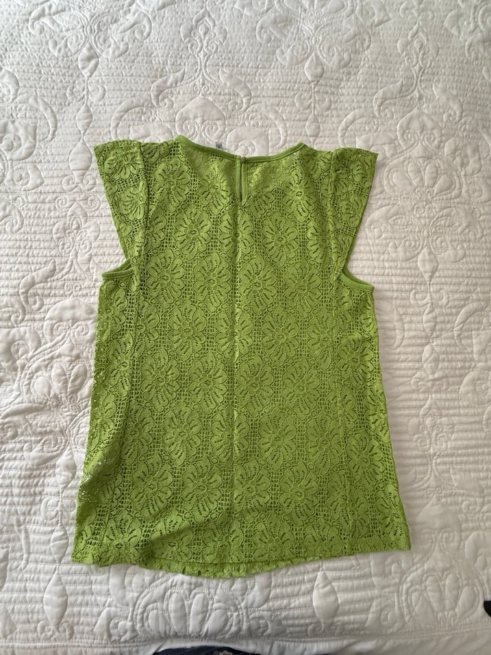 Yeşil Dantelli Nakışlı Kolsuz Bluz - Görsel 3