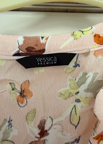 Pembe Desenli V Yaka Kısa Kollu Bluz - Görsel 3