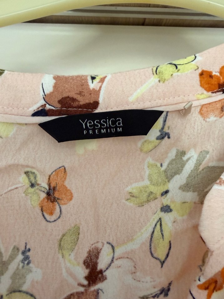 Pembe Desenli V Yaka Kısa Kollu Bluz - Görsel 3