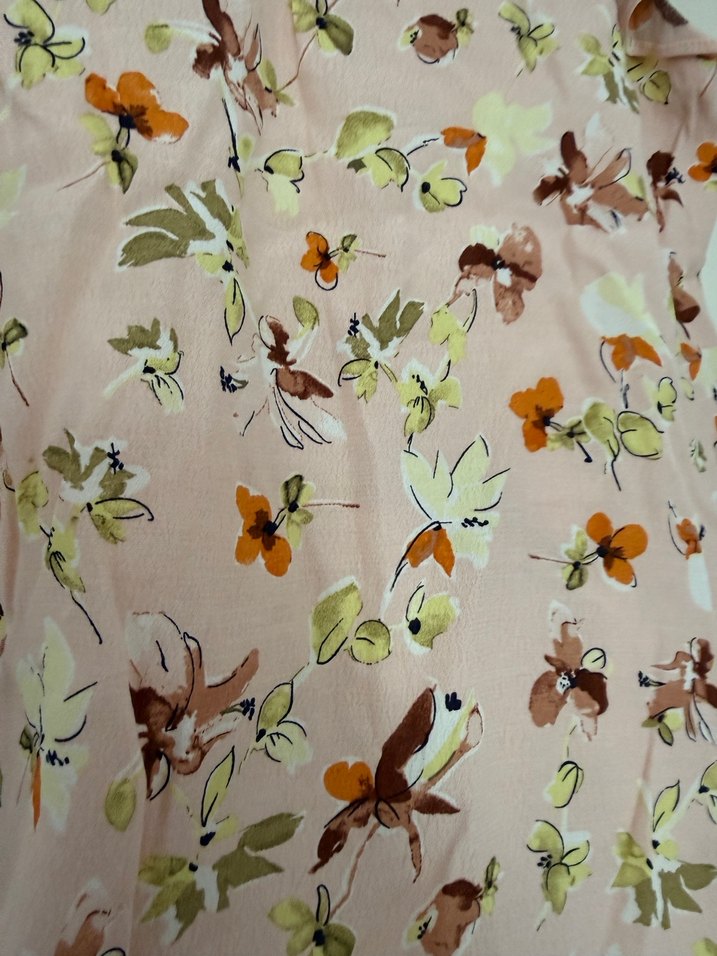 Pembe Desenli V Yaka Kısa Kollu Bluz - Görsel 4