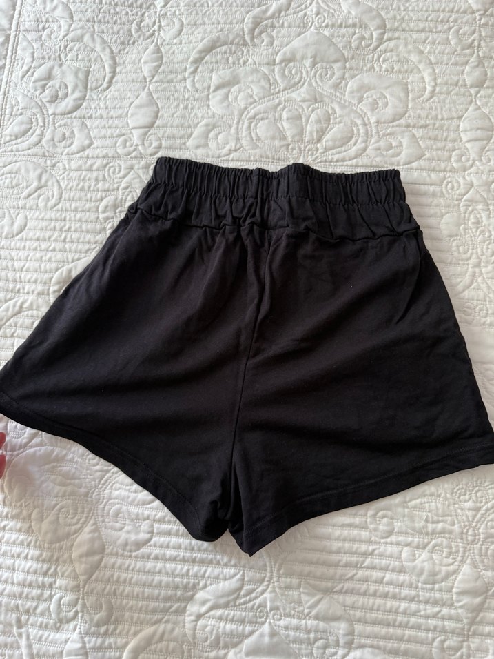 Siyah Pamuklu Mini Bol Kesim Şort - Görsel 3