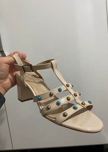 Butigo Bej Topuklu Kadın Günlük Sandalet