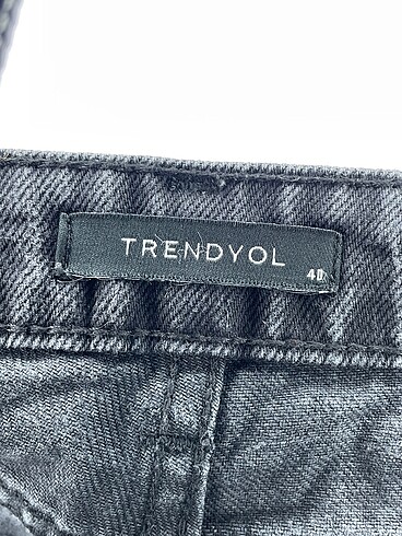 40 Beden siyah Renk Trendyol & Milla Jean / Kot Şort %70 İndirimli.