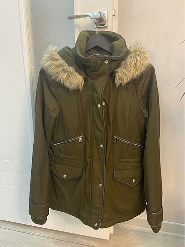 Zara Mont
