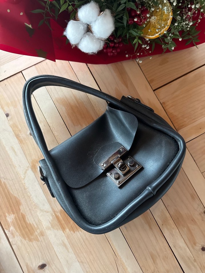 Siyah Deri Tokalı Kadın Çanta - Görsel 3