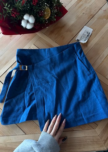 Kemer Detaylı Mavi şort Etek - Görsel 2