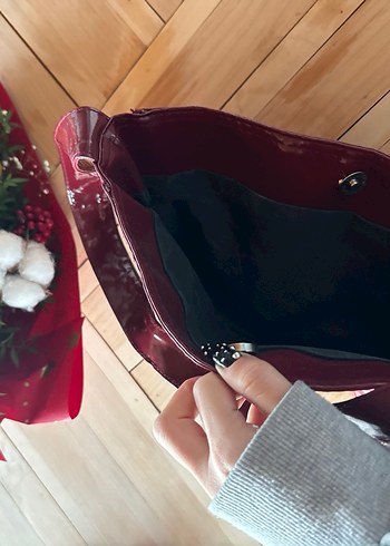 Parlak Bordo Deri Kadın Çanta - Görsel 3