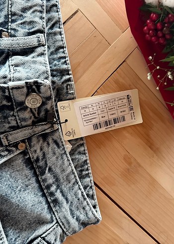 Buz mavisi şort etiketli - Görsel 3