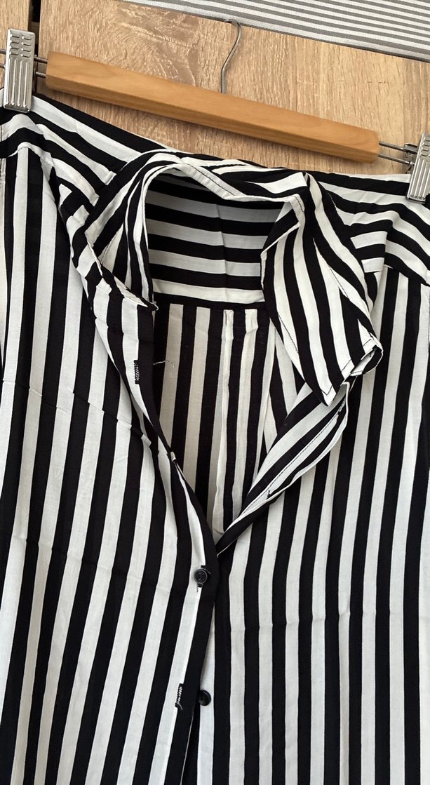 Çizgili Düğmeli Uzun Kolsuz Elbise - Görsel 2