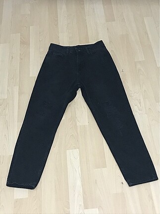 (28) Siyah Diz Detaylı Mom Jean