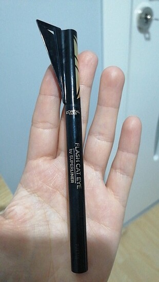 Başlıklı eye liner