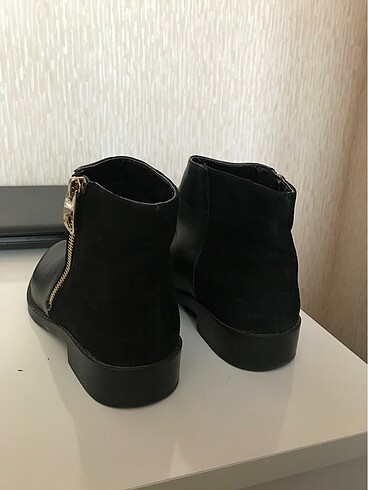36 Beden siyah Renk Bershka kısa bot