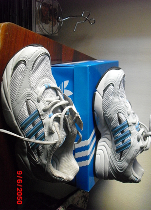 Adidas spor ayakkabı