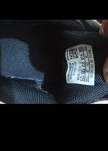 22 Beden Adidas spor ayakkabı