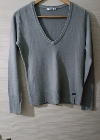 Gri V Yakalı Kadın Triko Kazak - Görsel 2