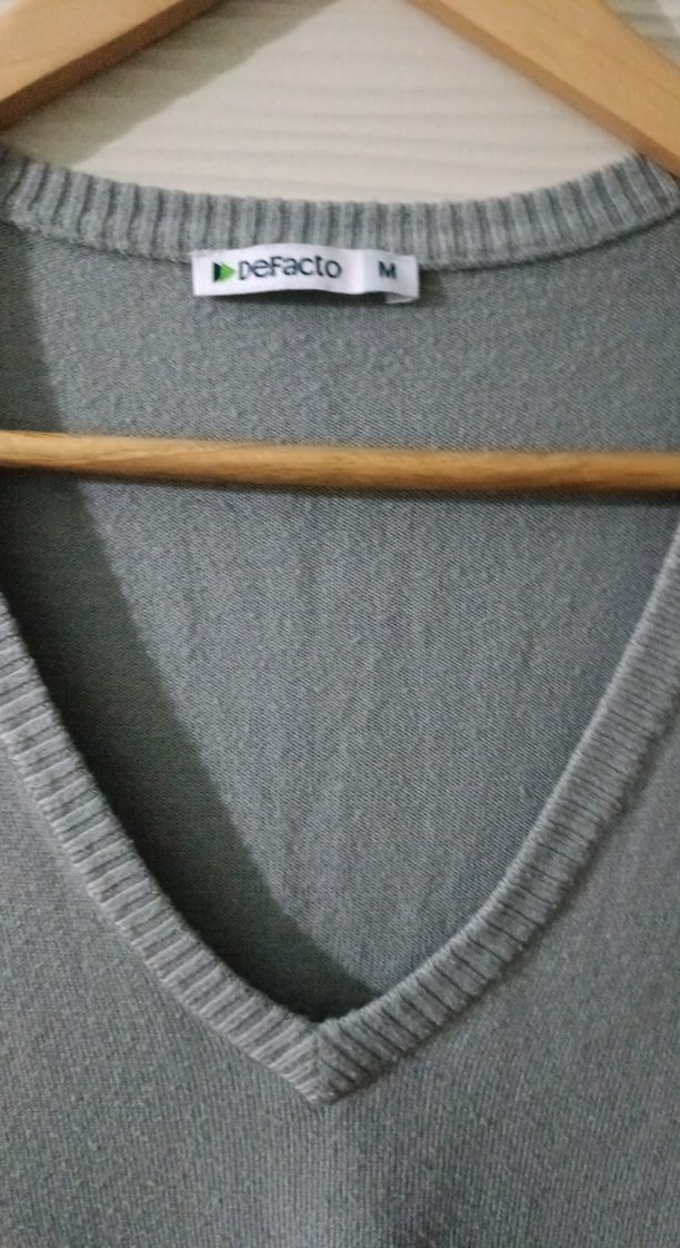 Gri V Yakalı Kadın Triko Kazak - Görsel 3