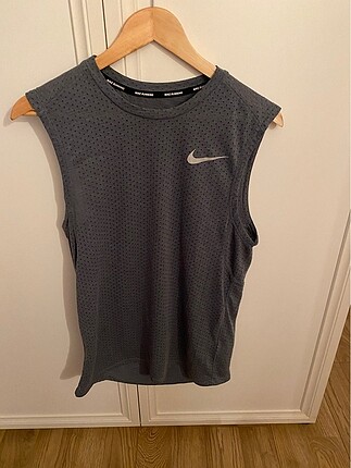 Nike kolsuz tişört