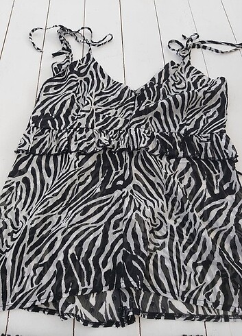 Mascara Zebra Desenli Şıklık ? Alt Üst Askılı Tişört & Etek Takımı